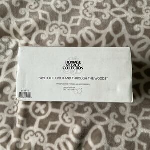 Department 56 over the river and through the woods, Heritage Village